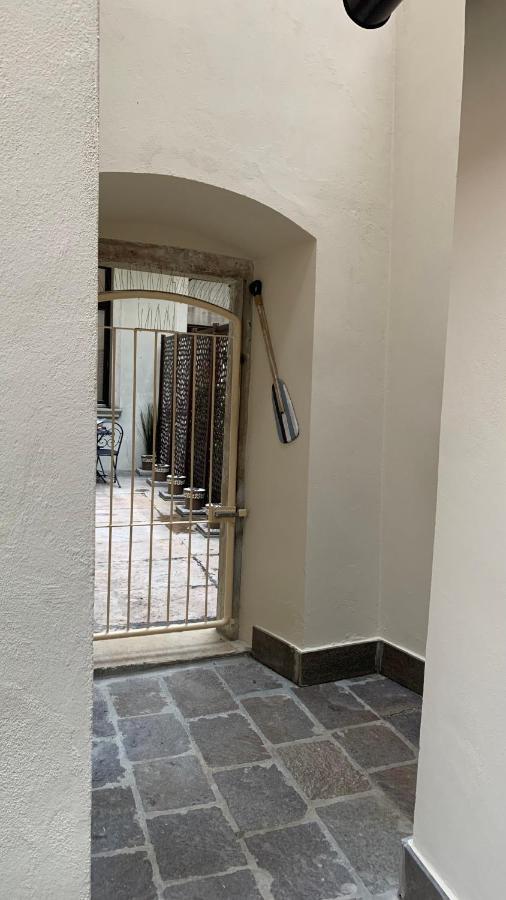 Casa Riva - Bilocale In Centro Storico Appartement Buitenkant foto
