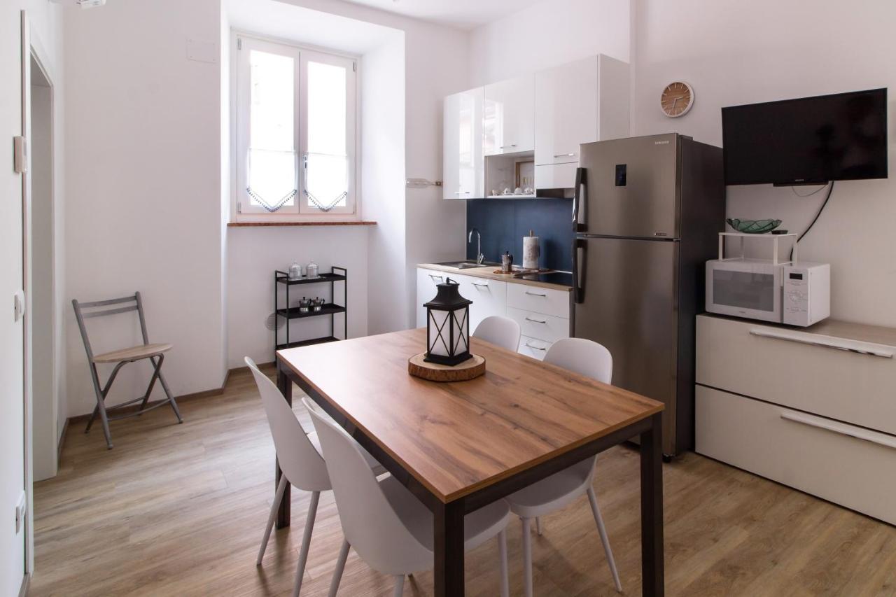 Casa Riva - Bilocale In Centro Storico Appartement Buitenkant foto