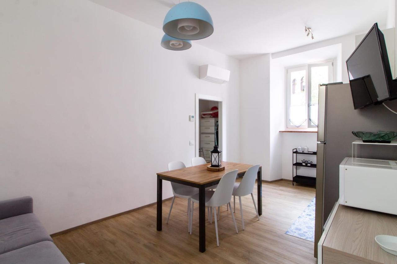 Casa Riva - Bilocale In Centro Storico Appartement Buitenkant foto