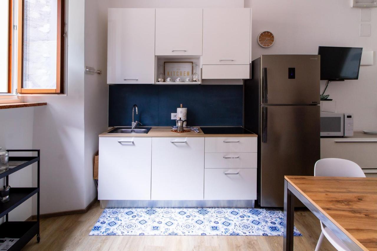 Casa Riva - Bilocale In Centro Storico Appartement Buitenkant foto
