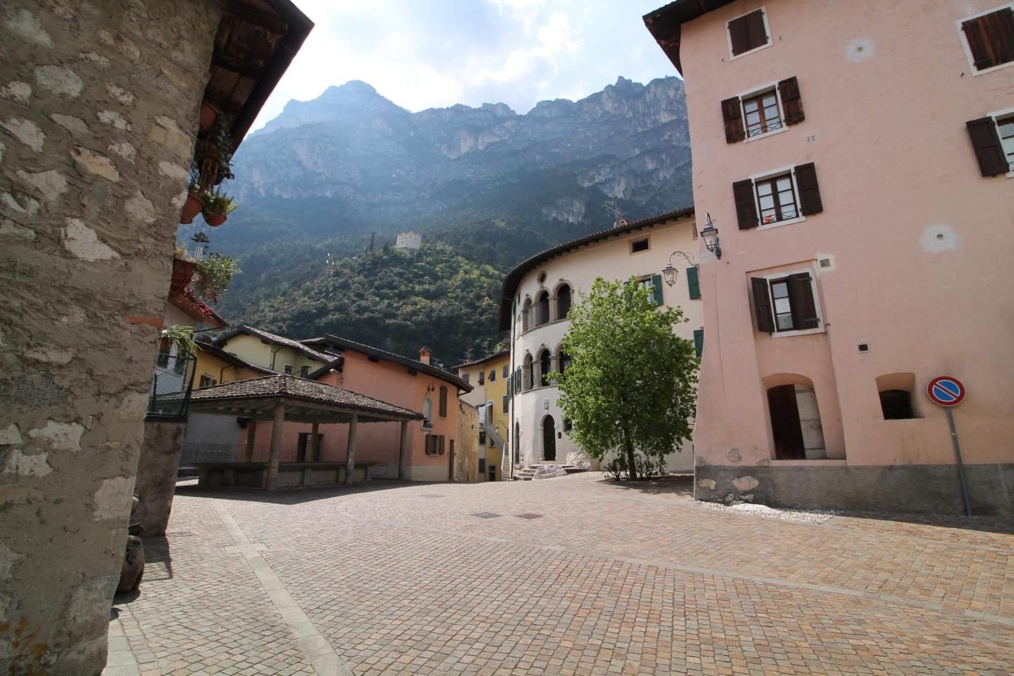 Casa Riva - Bilocale In Centro Storico Appartement Buitenkant foto